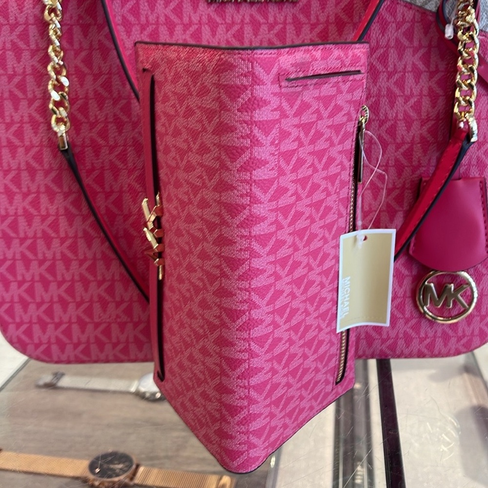 MICHAEL KORS
Reed Large Snap Signature Wallet
Electric Pink 
NWT - Picture 12 of 16